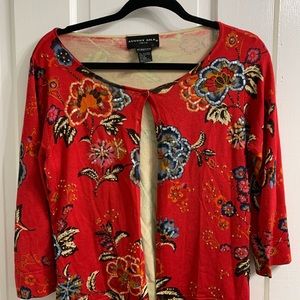 Beautiful lightweight sweater with sequins.